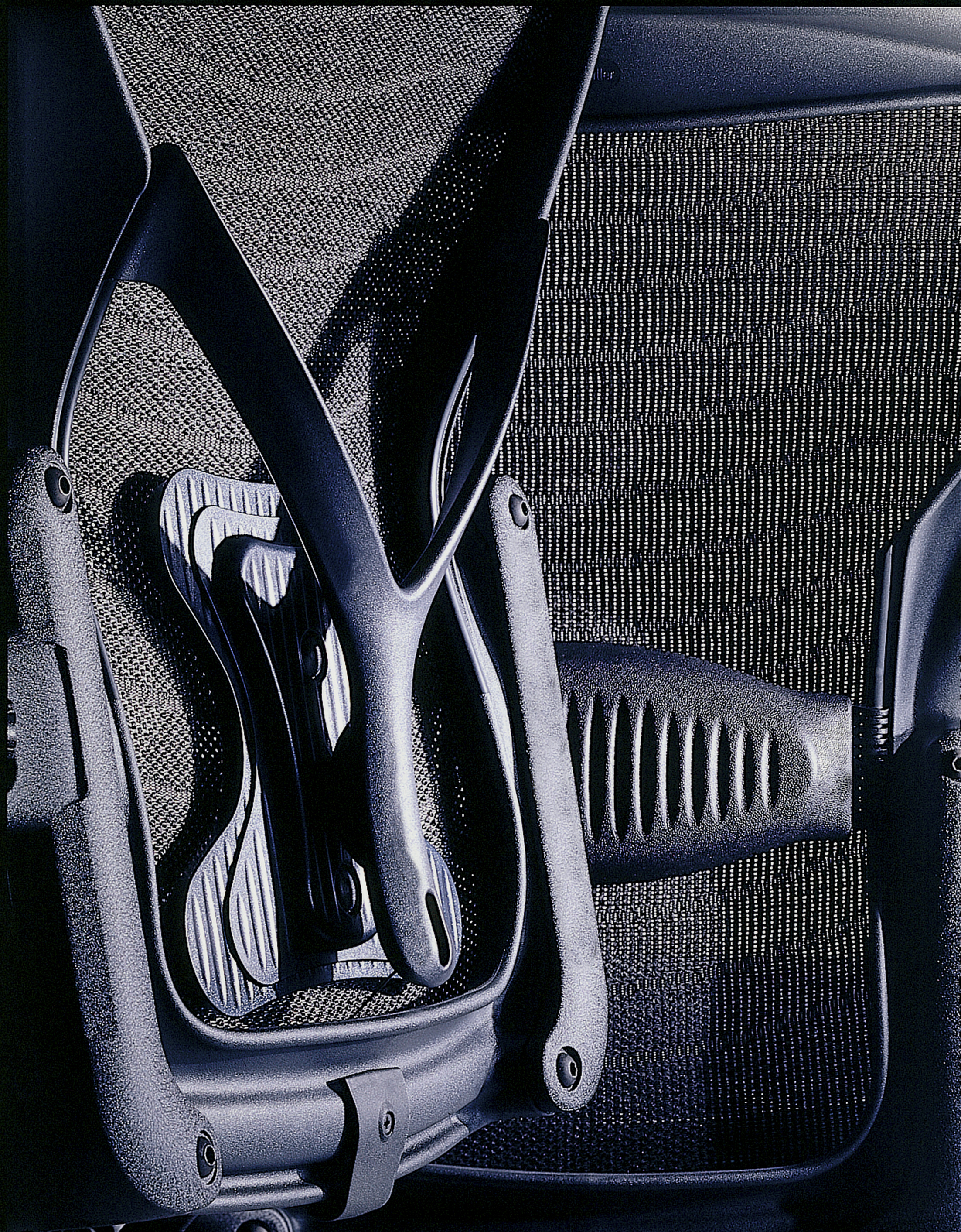 Aeron Chair by Herman Miller || Suporte & Inovação Interiores, representante Atec Original Design - Maior Dealer Herman Miller da América Latina | Florianópolis